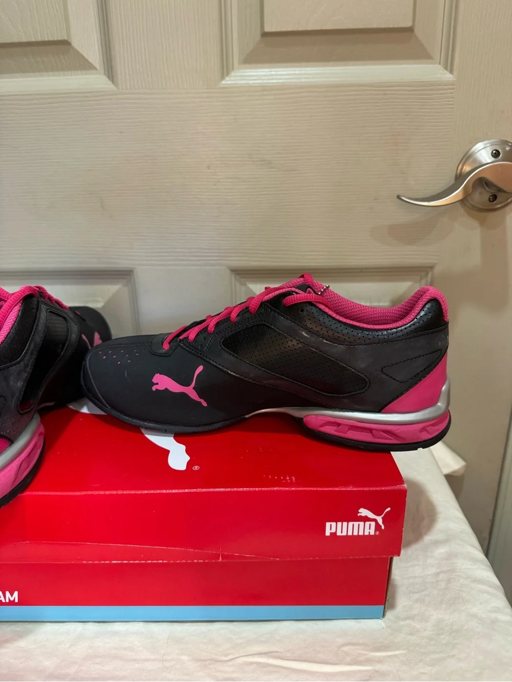 PUMA Tazon 6 Wn's FM Black Beetroot Women's Cross Train Sneaker SZ 9 NIB 189877